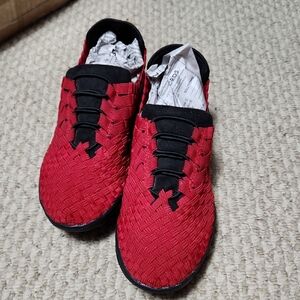 bernie mev. Red and Black Woven Shoes